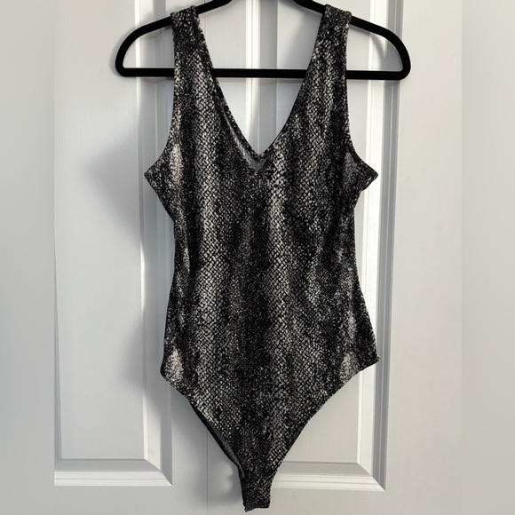 Abound Snakeskin Pattern Bodysuit - Picture 4 of 4